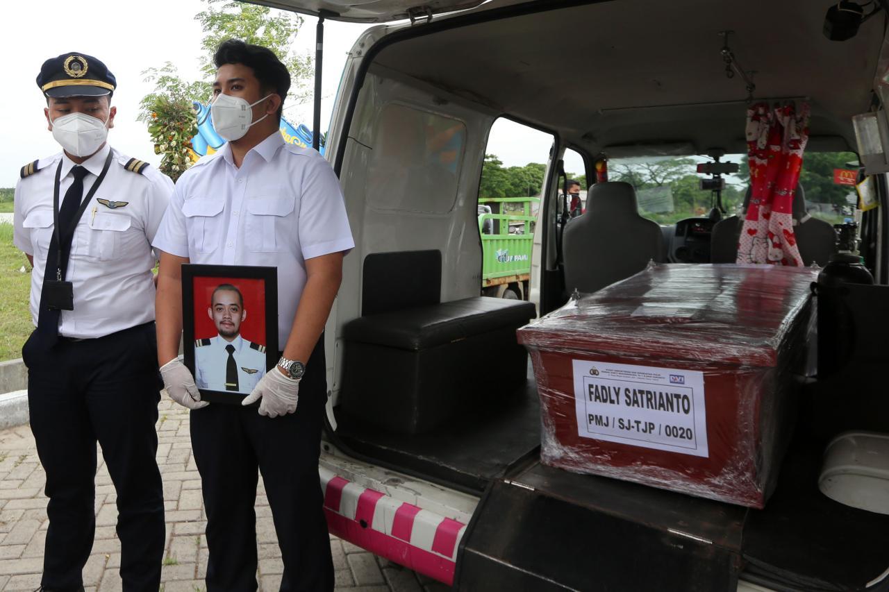 Dimakamkan di TPU Keputih,...