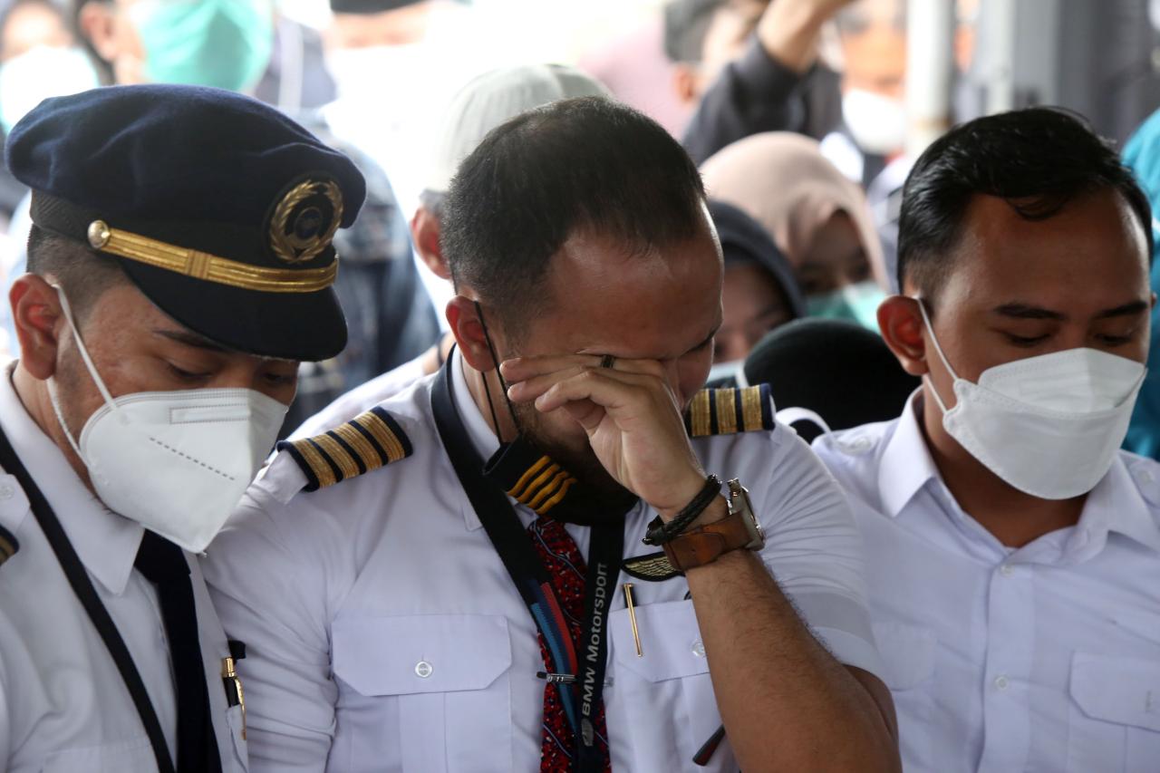 Isak Tangis Iringi Pemakaman...