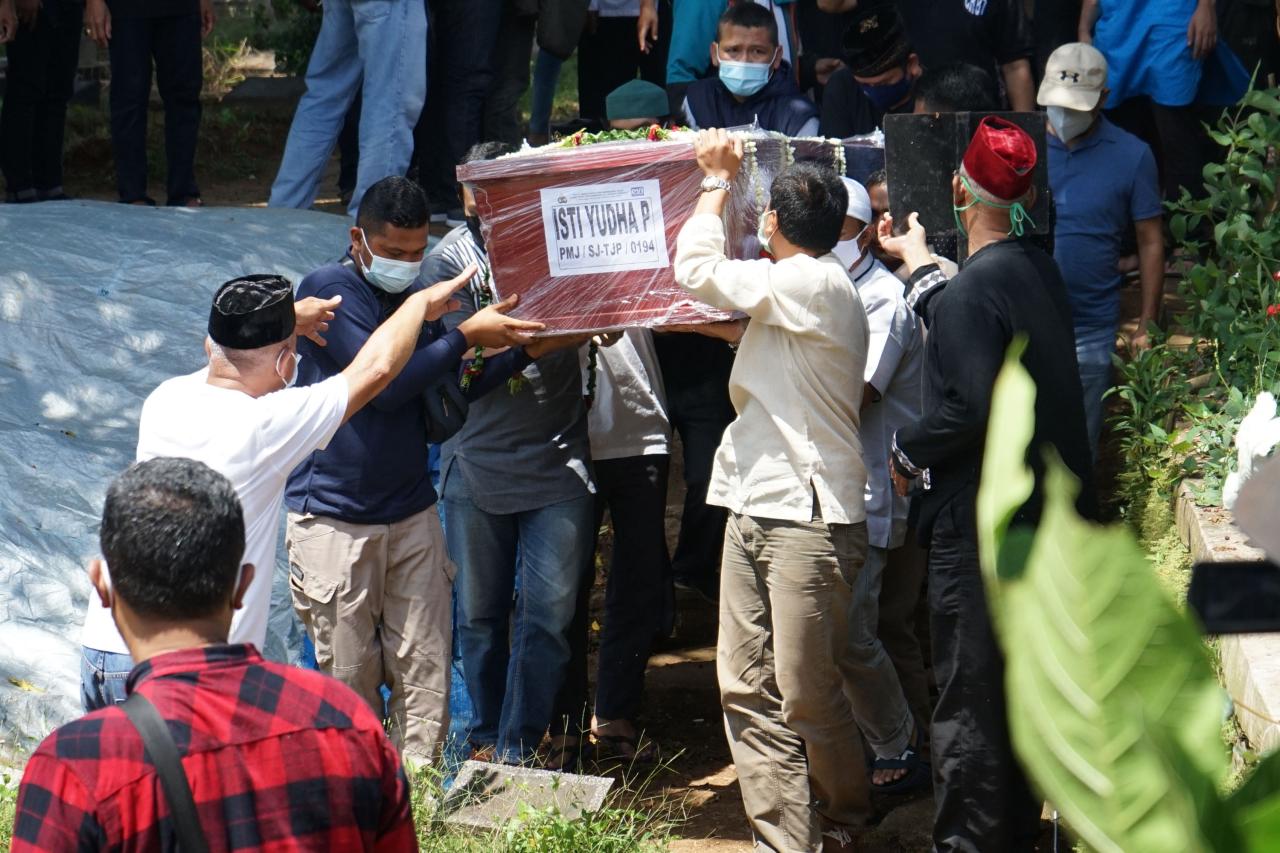 Dimakamkan di TPU Pondok...