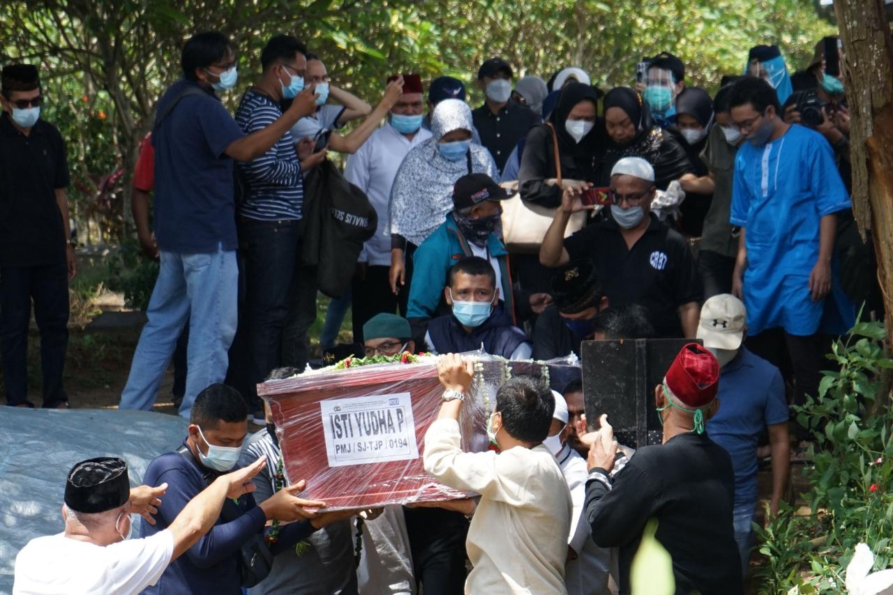 Dimakamkan di TPU Pondok...