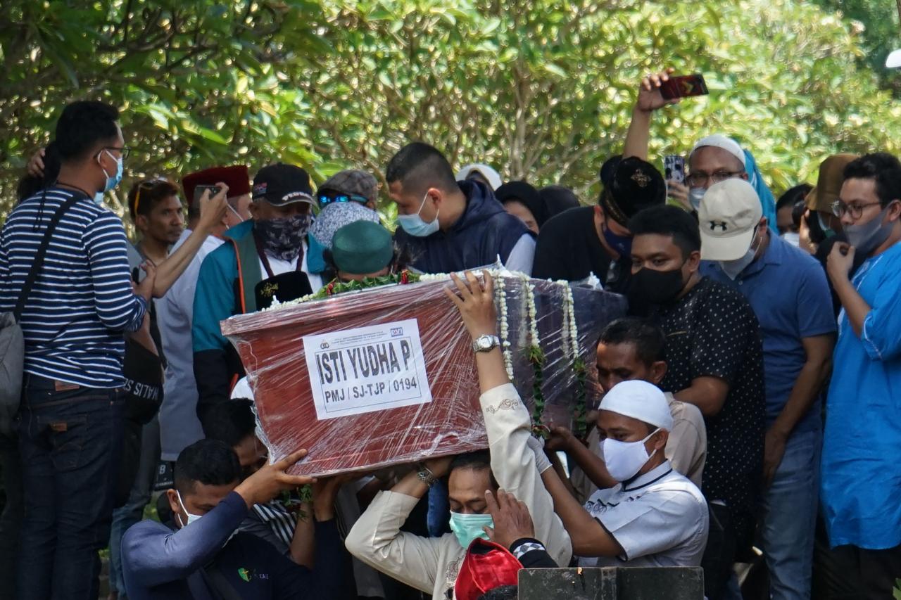 Dimakamkan di TPU Pondok...