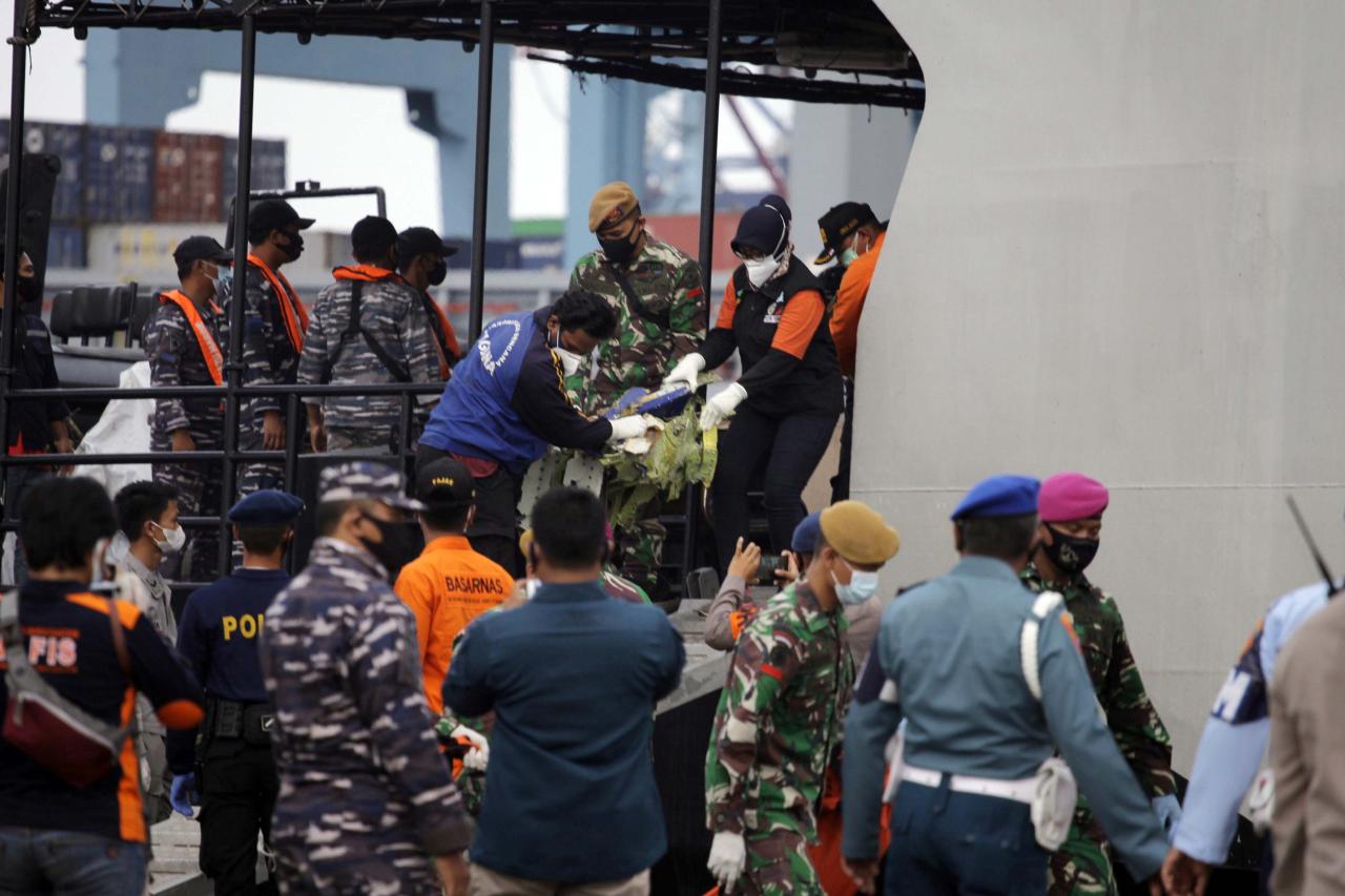 KRI Kurau Kembali Bawa...