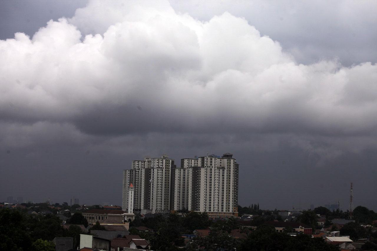 Awan Gelap Selimuti...