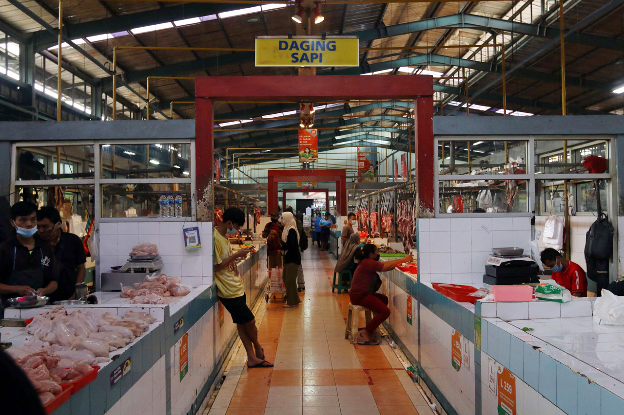 Harga Melangit, Pedagang...