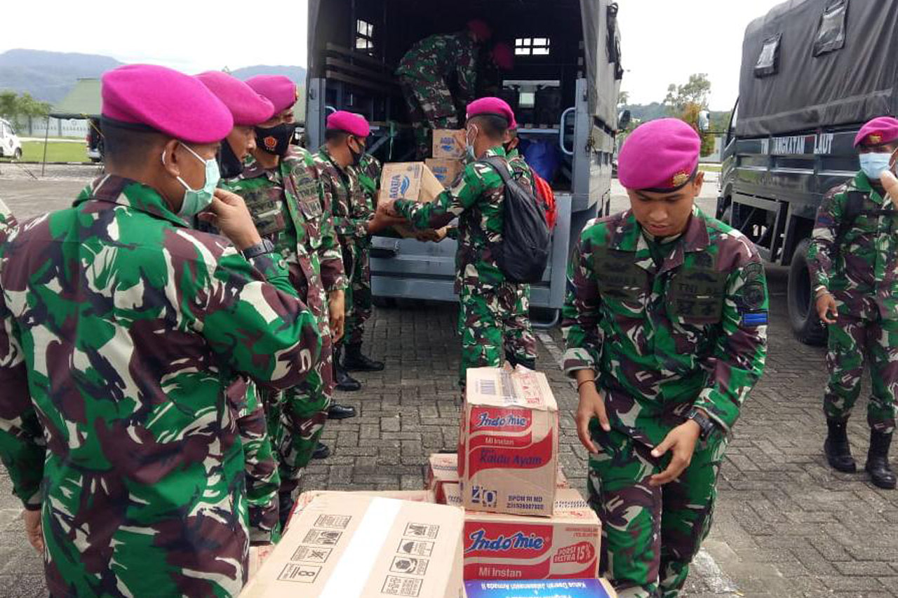 TNI AL Distribusikan...