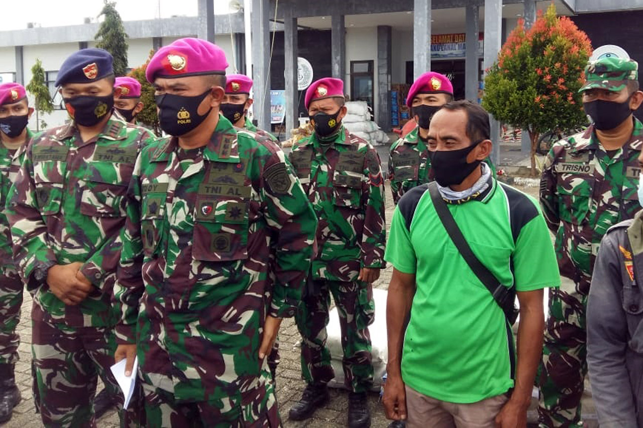 TNI AL Distribusikan...