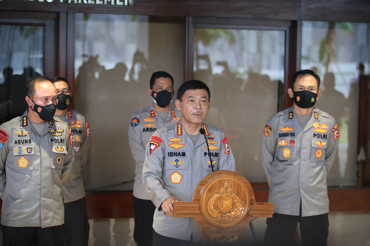 Kapolri Beri Keterangan...