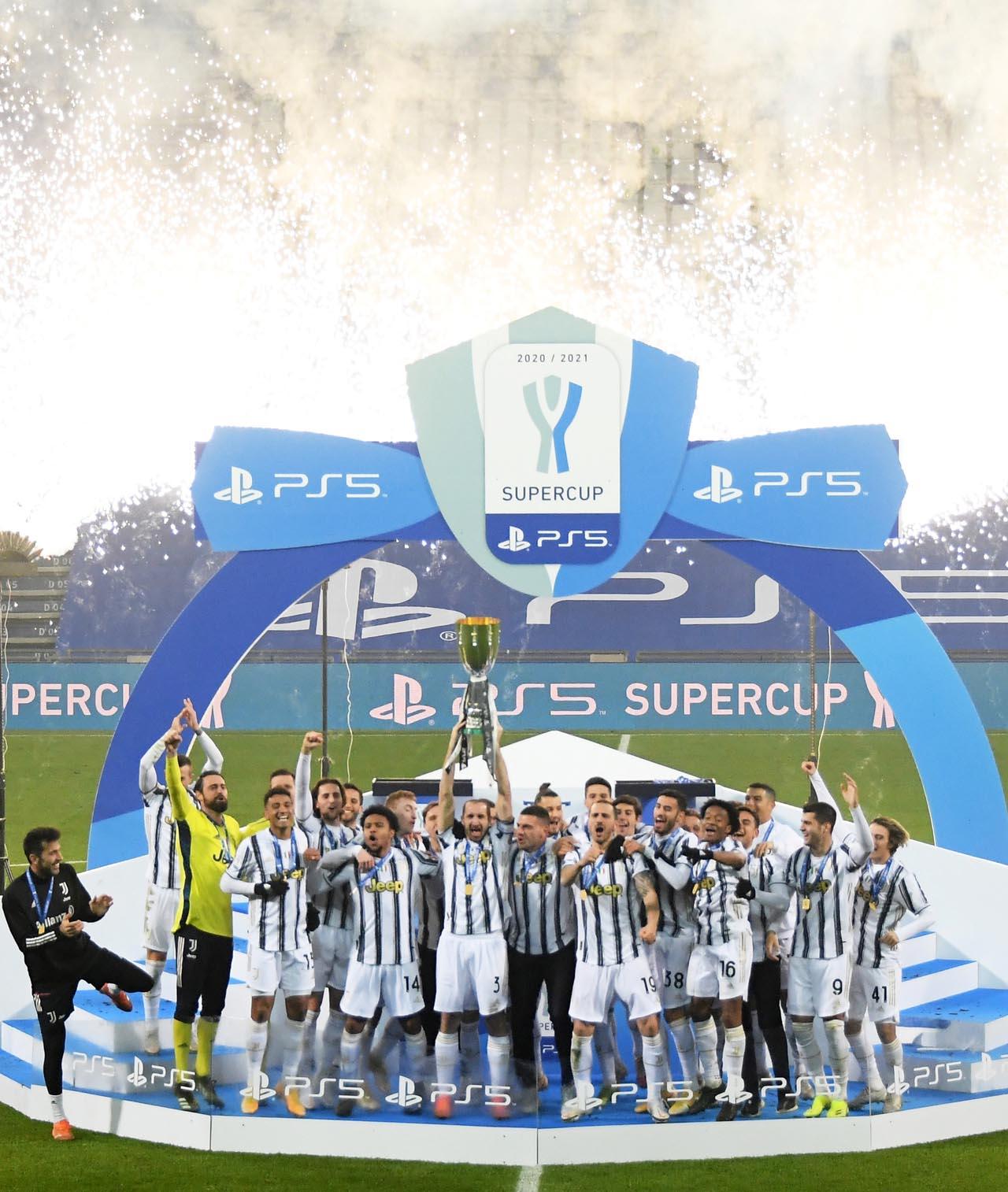 Juventus Raih Piala...