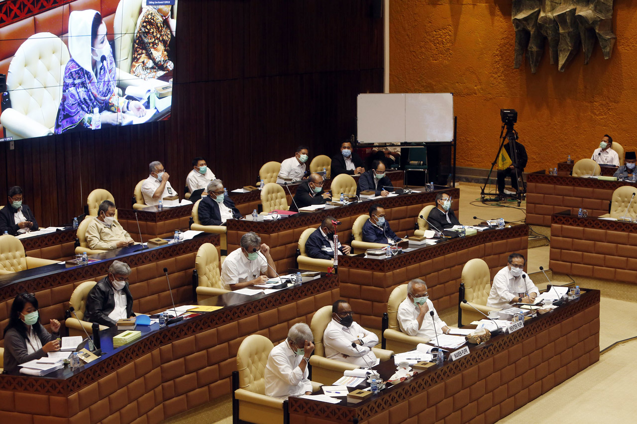 Komisi V DPR Raker dengan...