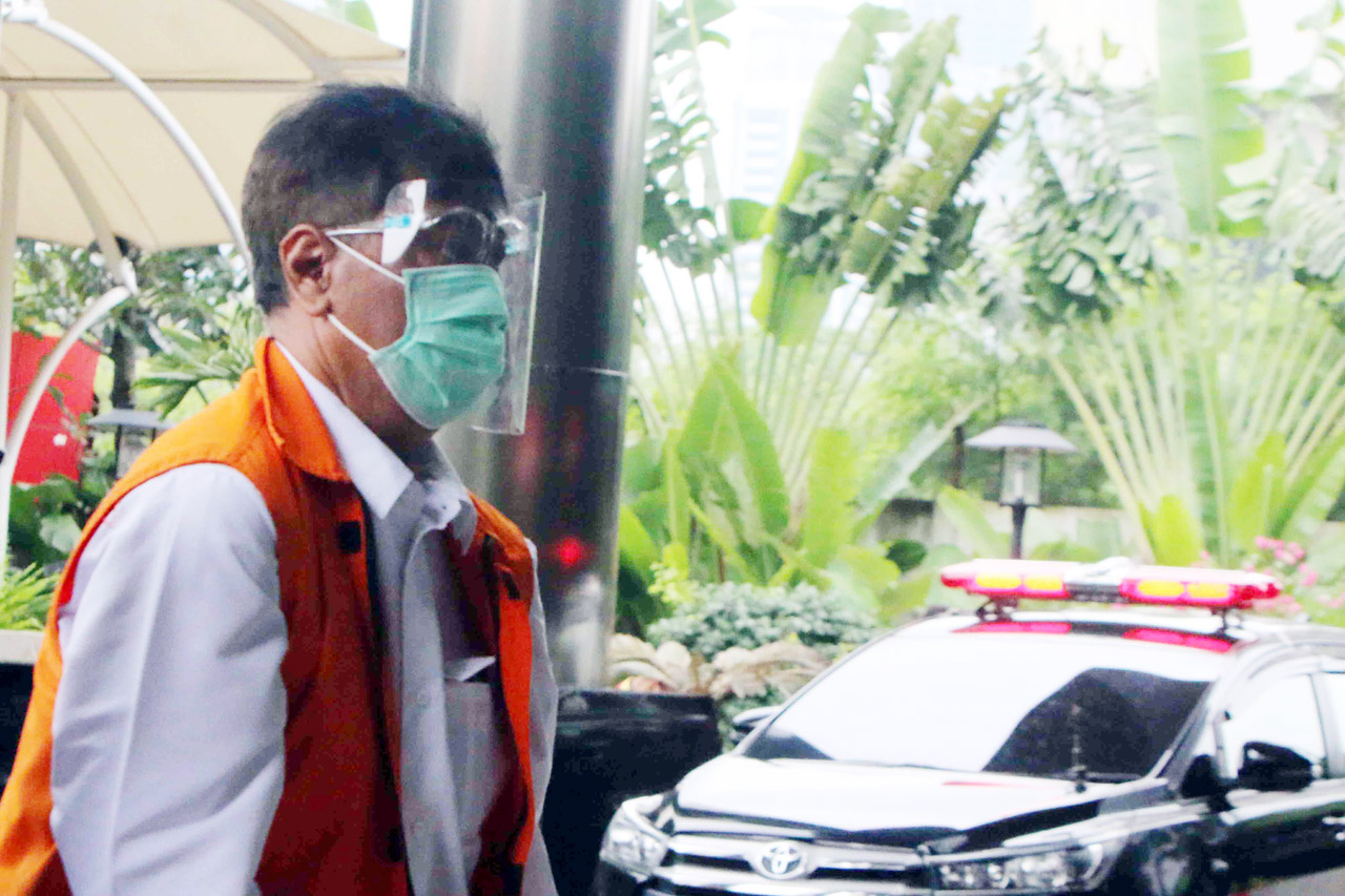 Suap Ekspor Benih Lobster,...