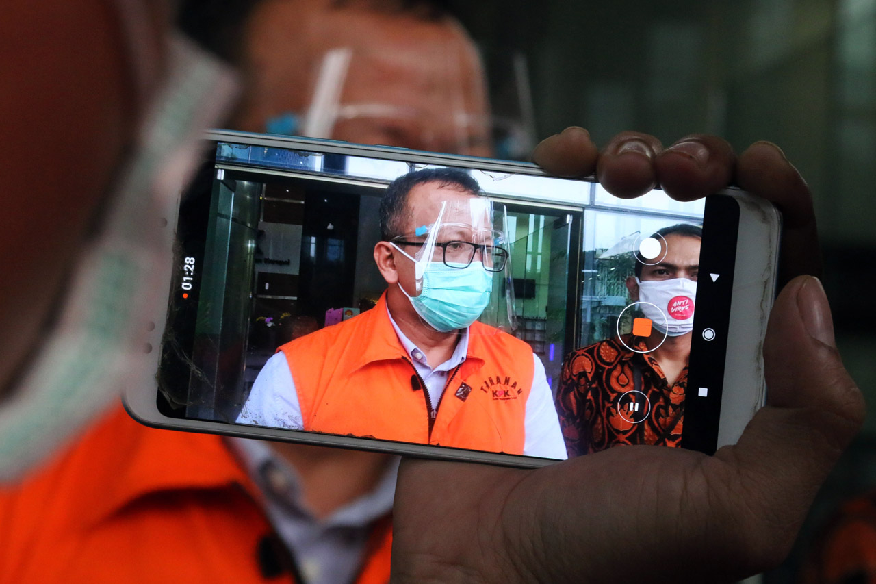 Periksa Edhy Prabowo,...