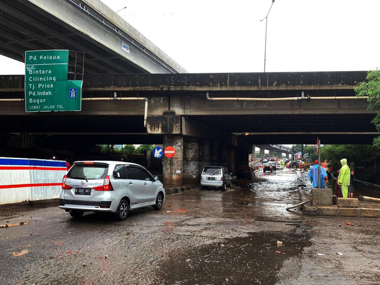 Hujan Deras di Jakarta,...