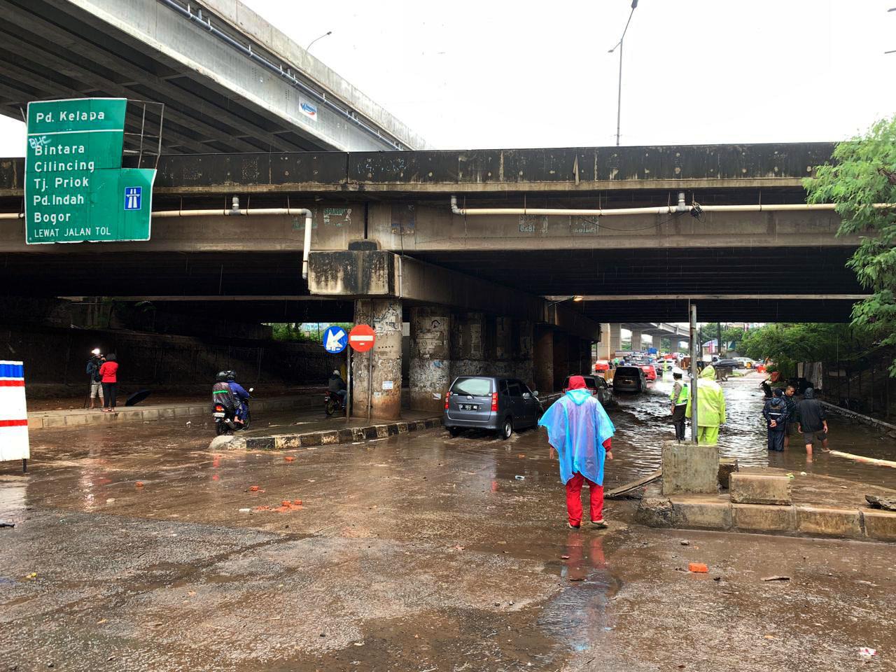 Hujan Deras di Jakarta,...
