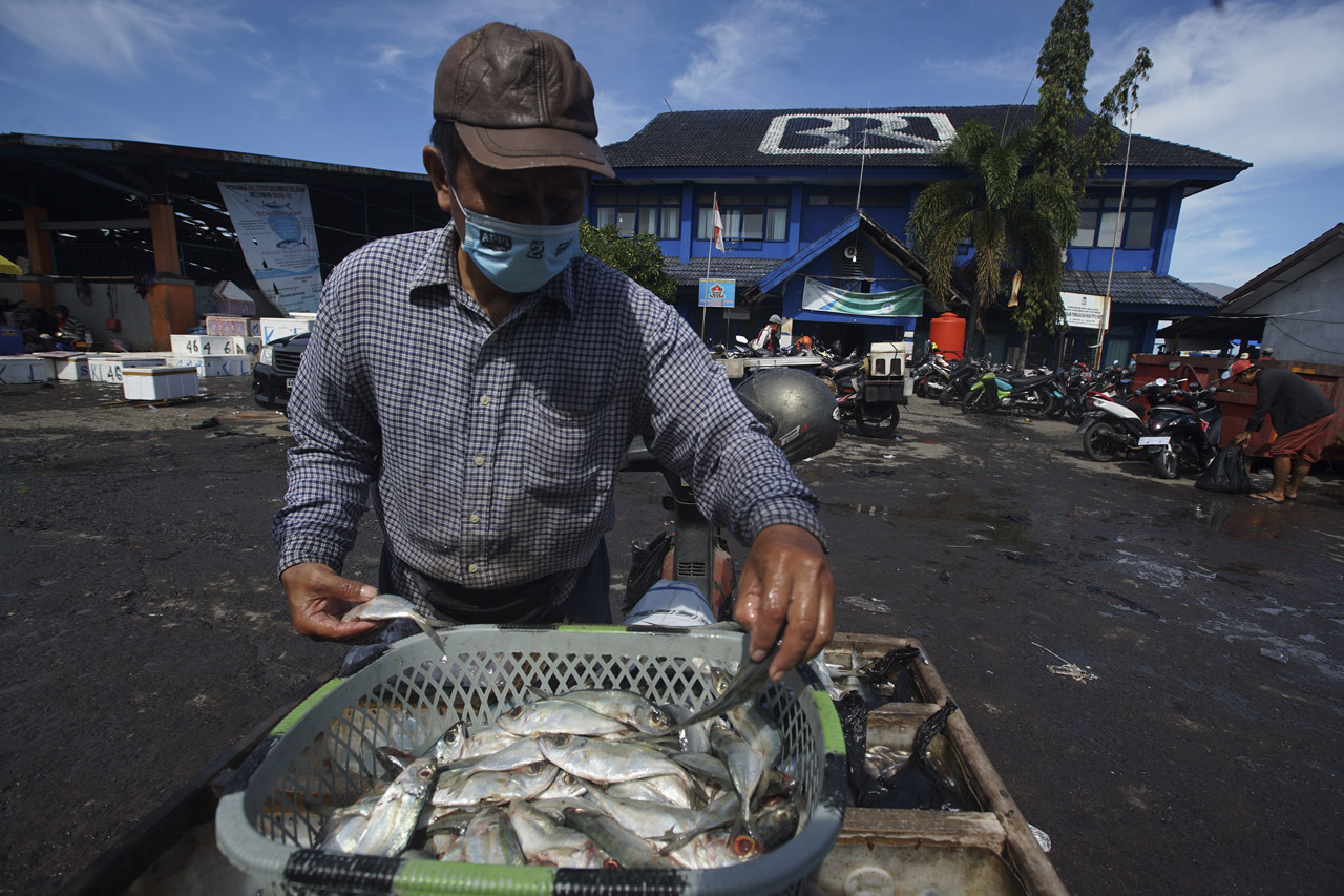 Gelombang Laut Tinggi,...