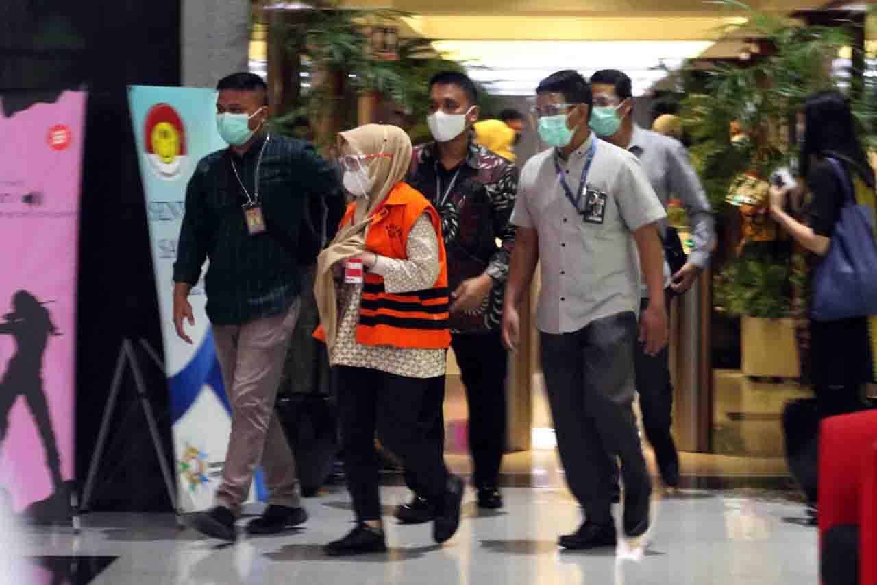 Jadi Tersangka Korupsi...