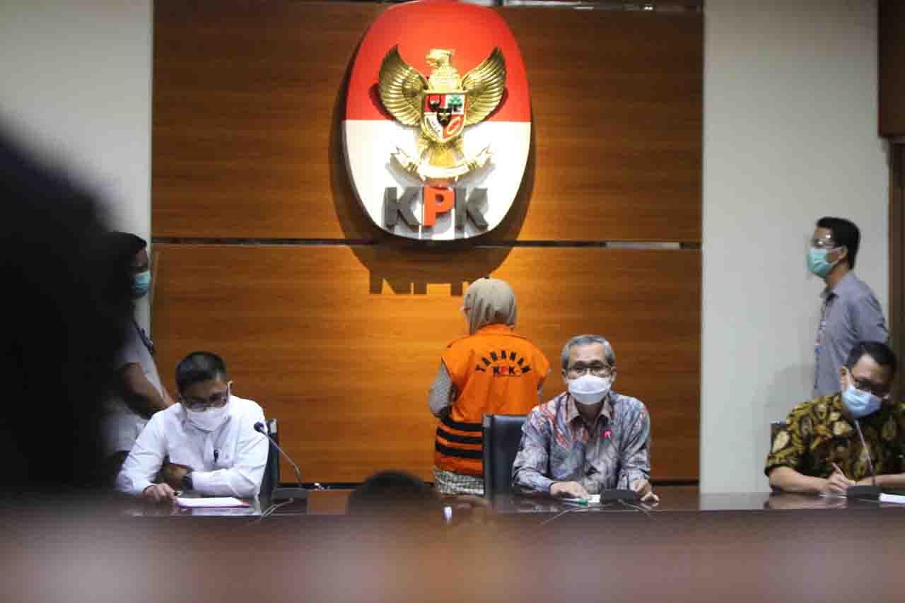 Jadi Tersangka Korupsi...