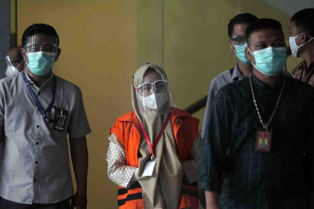 Jadi Tersangka Korupsi...