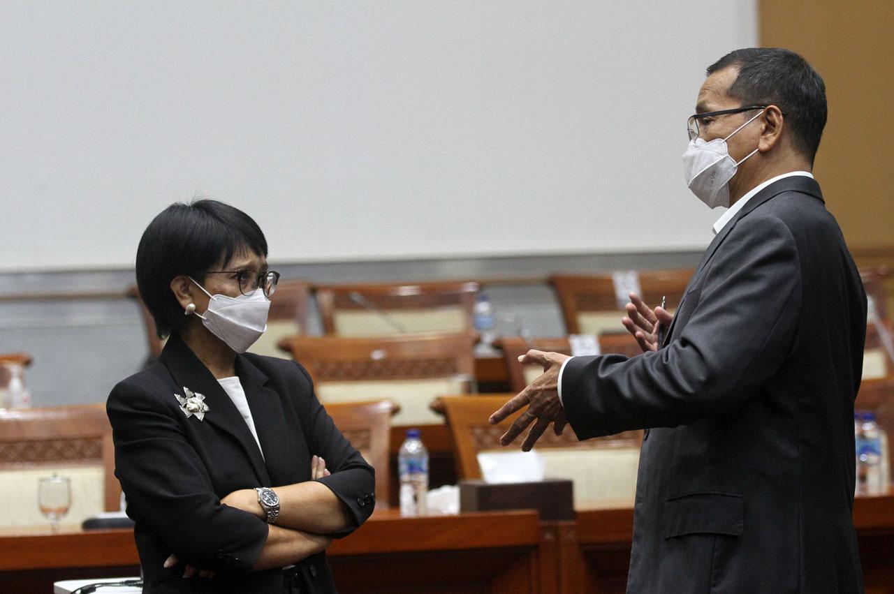 Rapat Dengar Pendapat,...