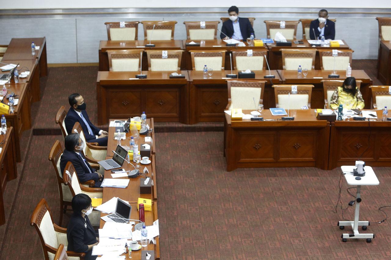 Rapat Dengar Pendapat,...