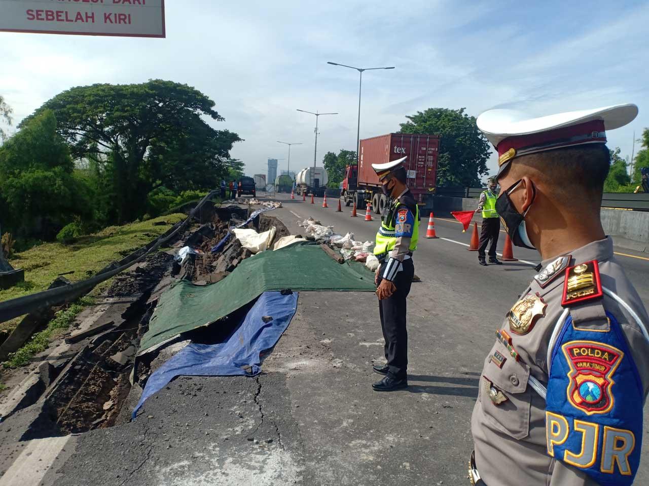 Jalan Tol Surabaya-Gempol...