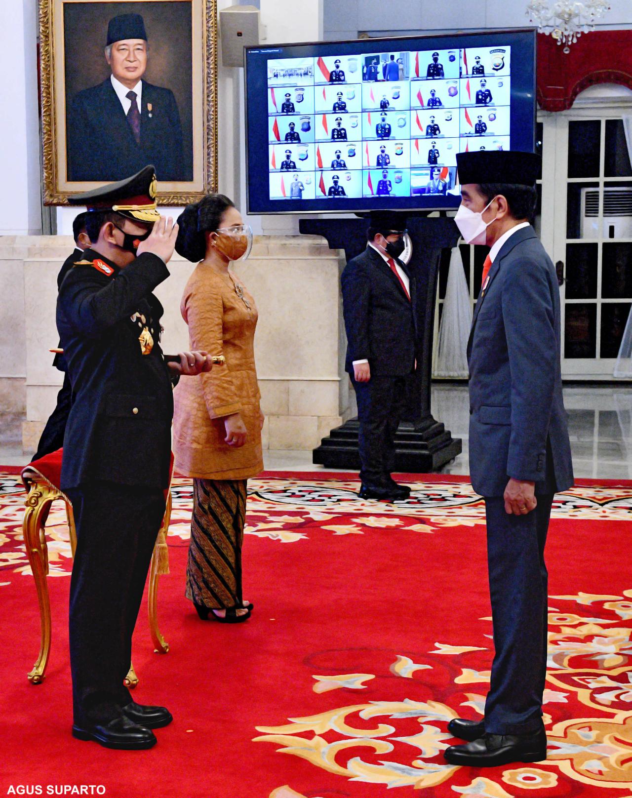 Jokowi Lantik Listyo...
