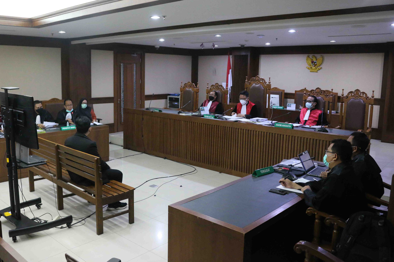 Pengacara Serahkan Bukti...
