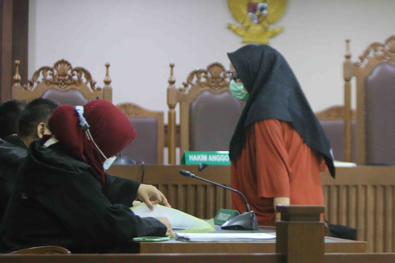 Pengacara Serahkan Bukti...