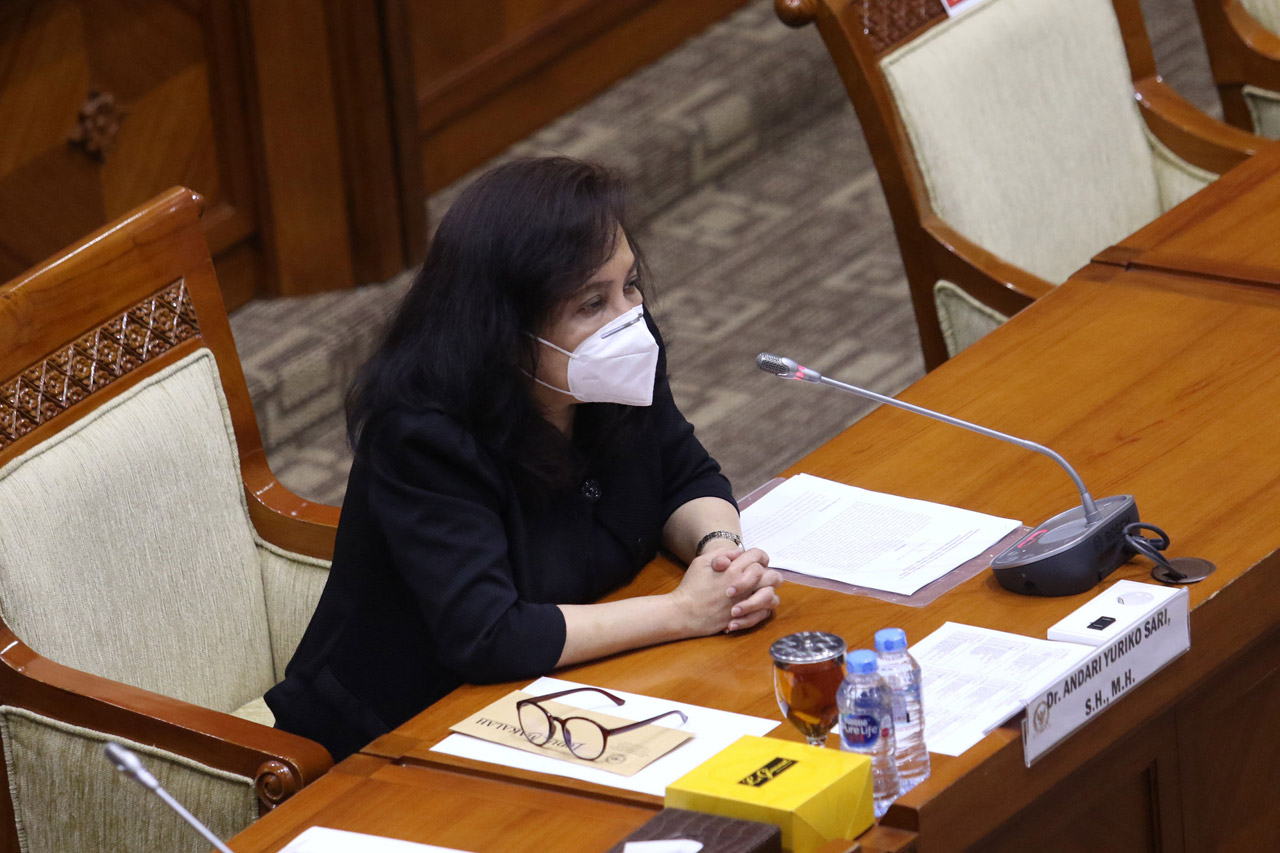 Andari Yuriko Ikuti...