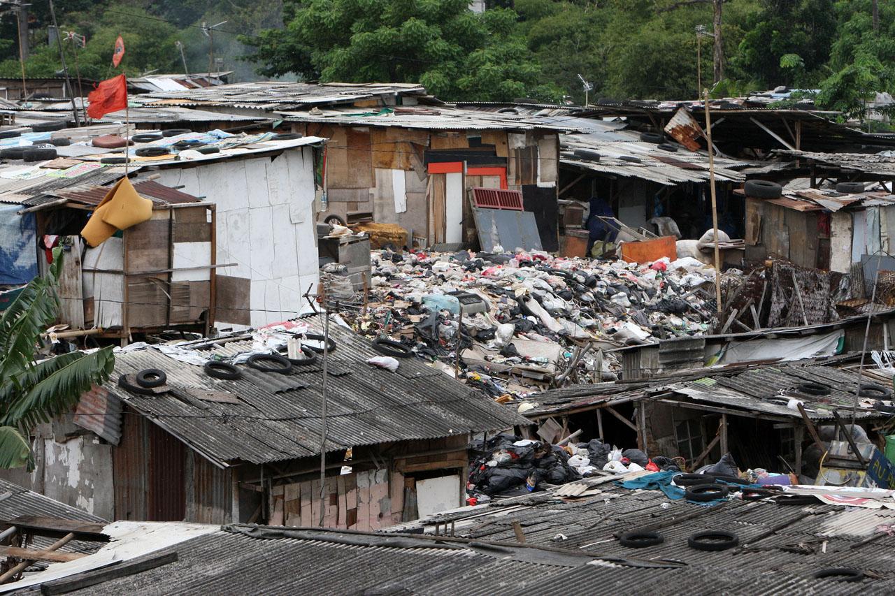Lautan Sampah di Kampung...