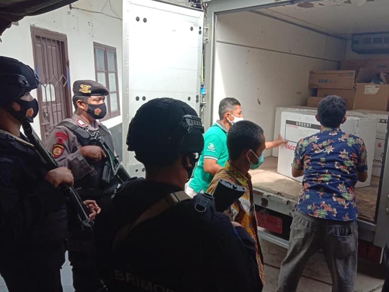 Bersenjata Lengkap,...