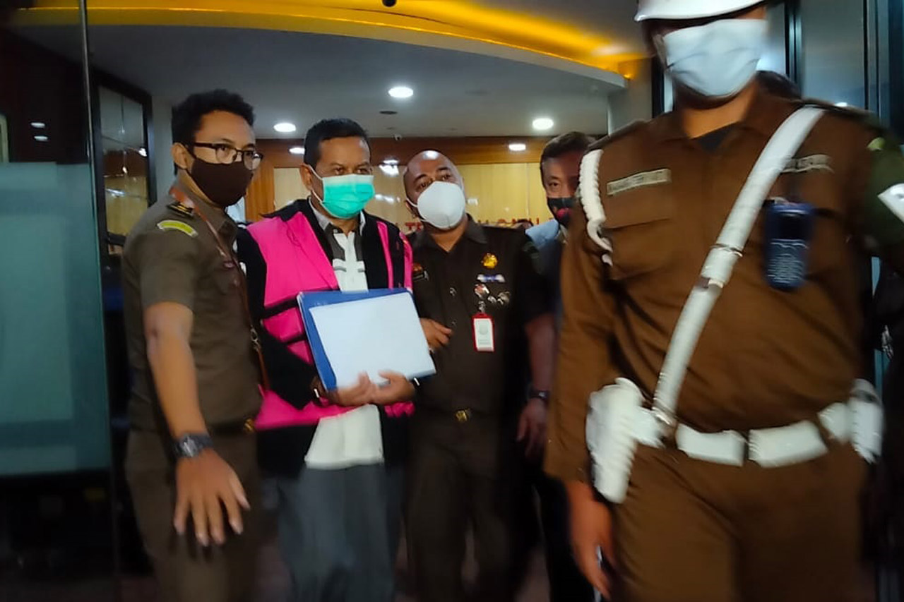 Kejagung Tetapkan 8...