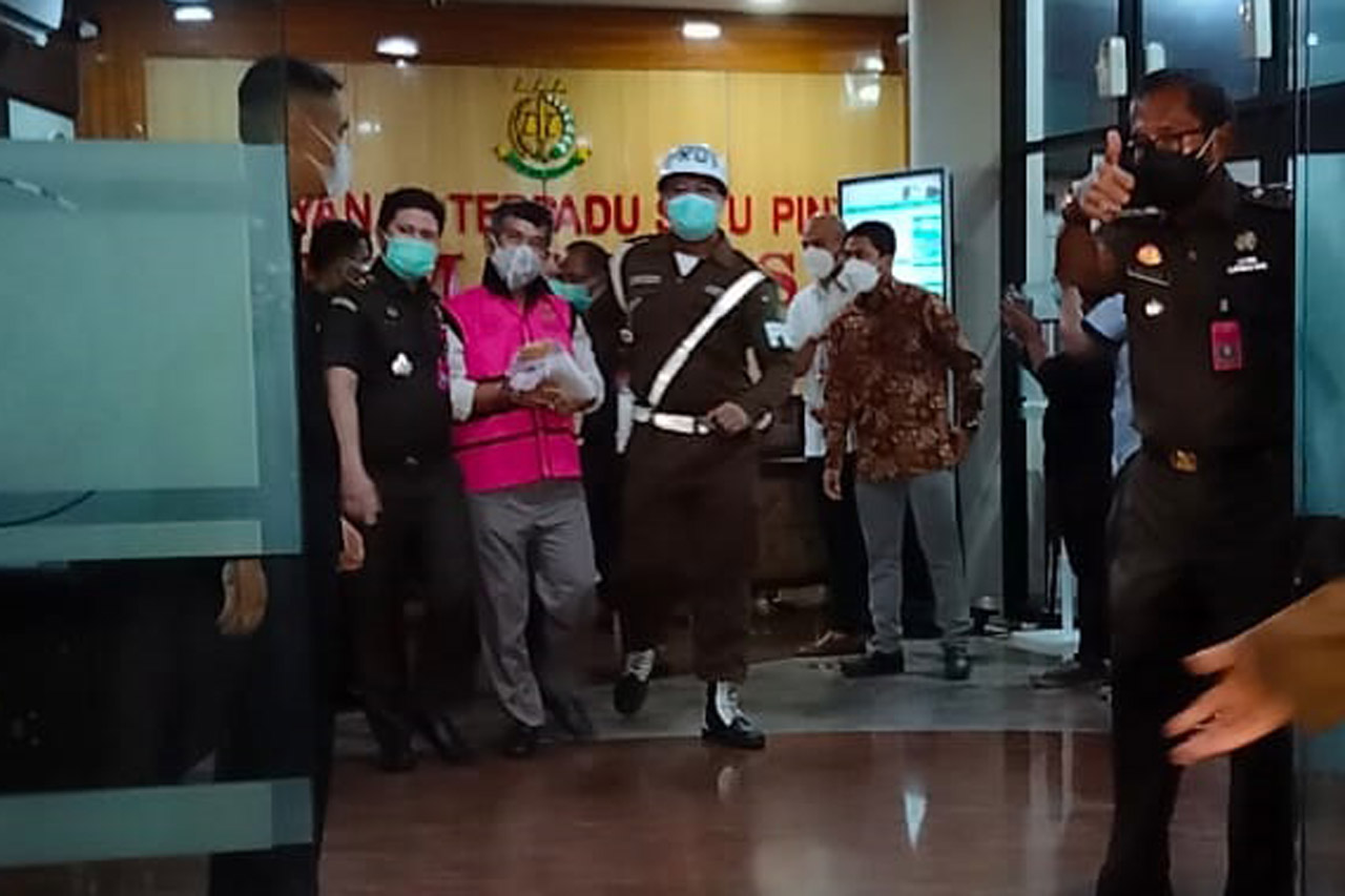 Kejagung Tetapkan 8...