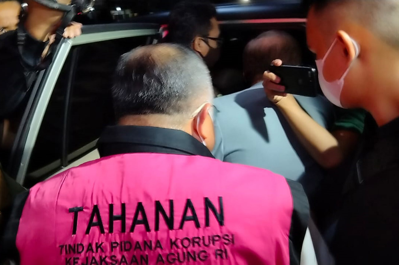Kejagung Tetapkan 8...