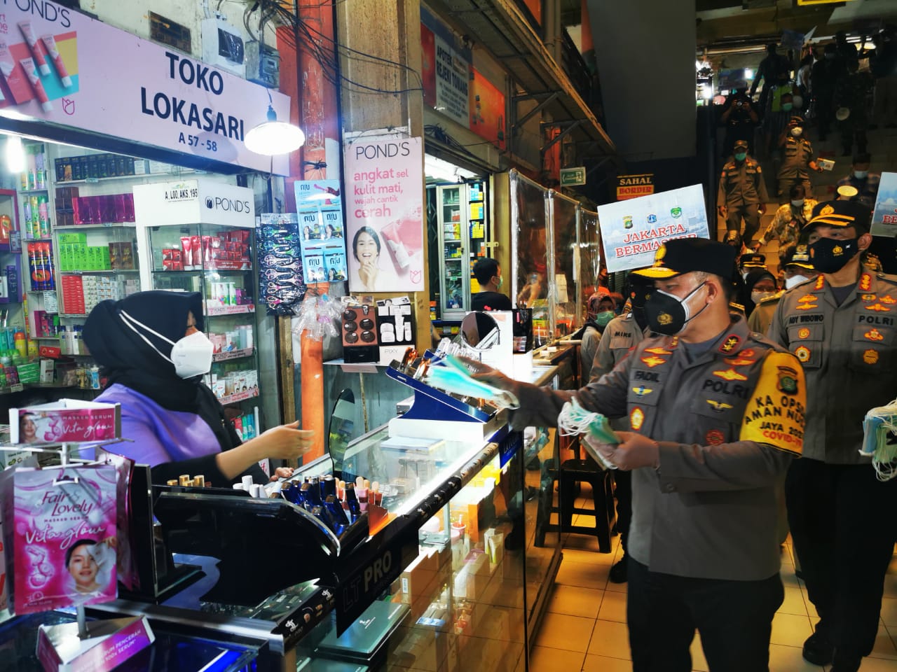 Sambangi Pasar di Jakbar,...