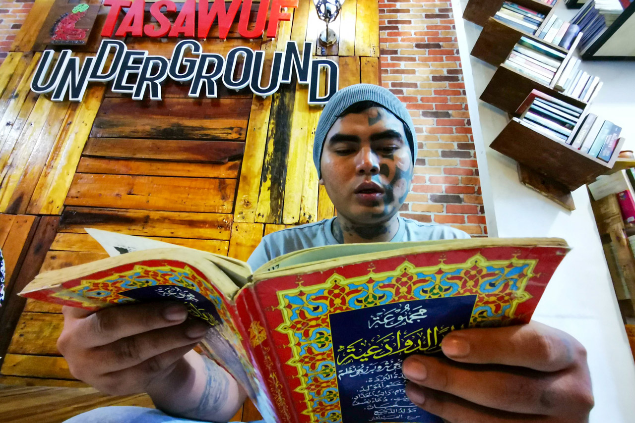 Tak Kenal Lelah, Anak...