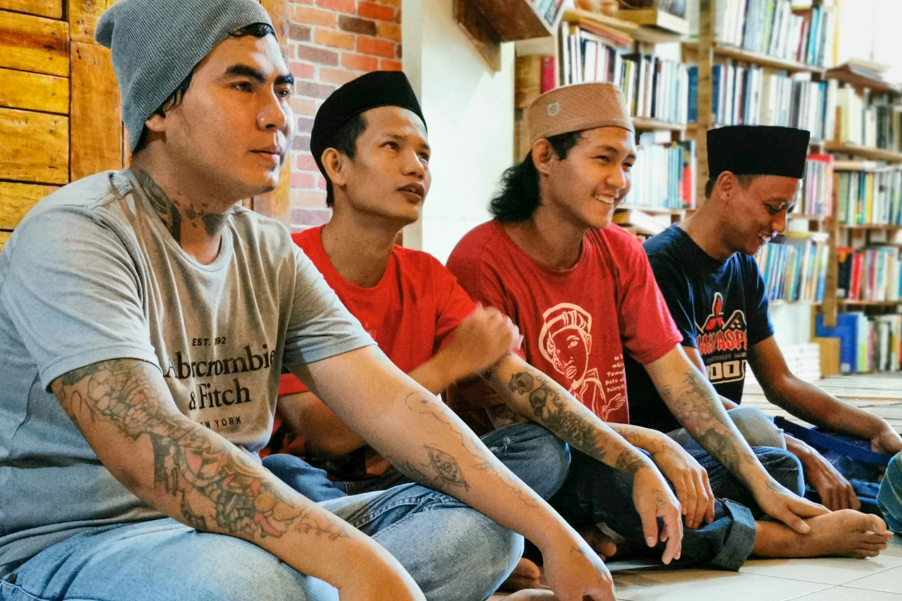 Tak Kenal Lelah, Anak...