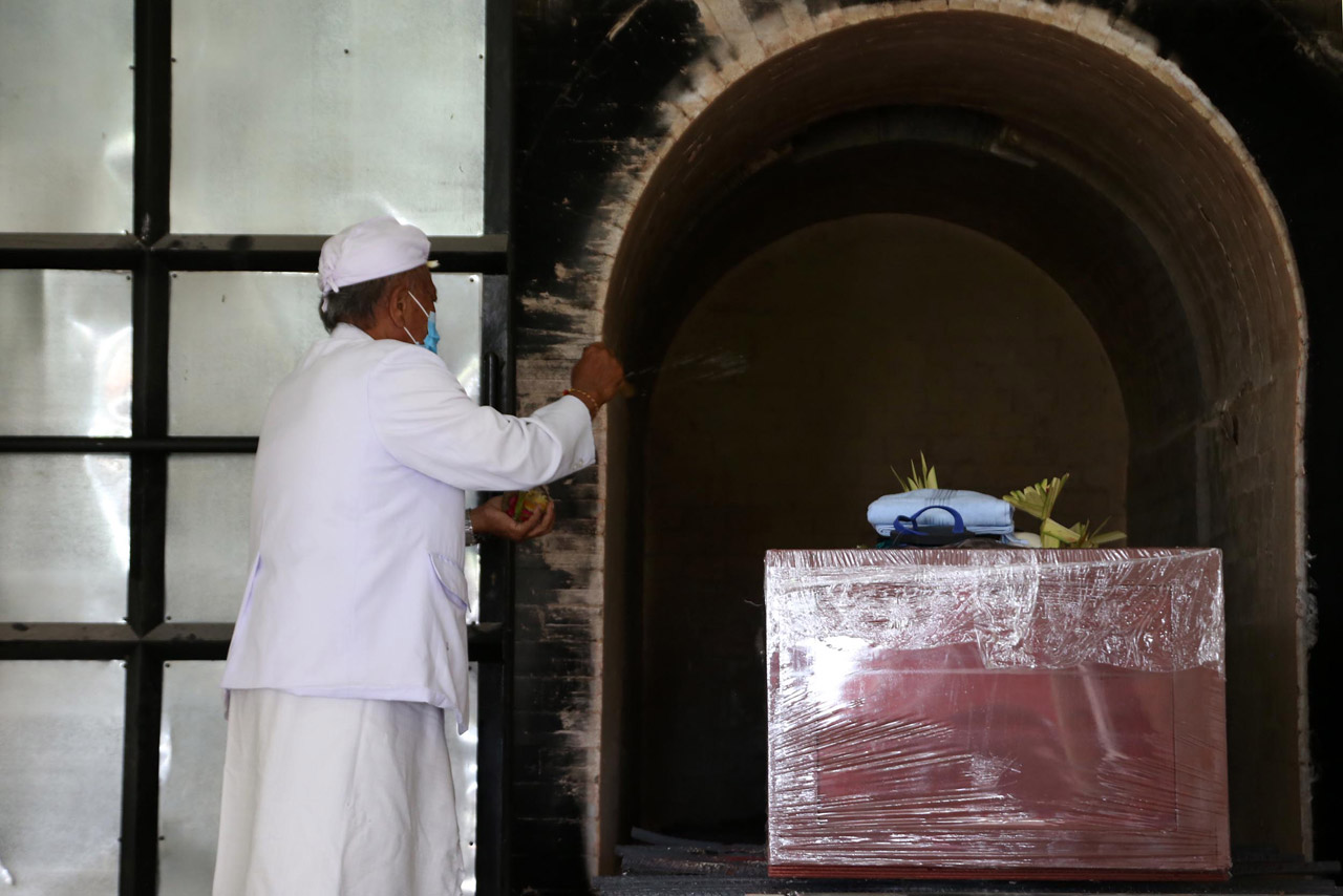 Tangis Duka Iringi Ritual...