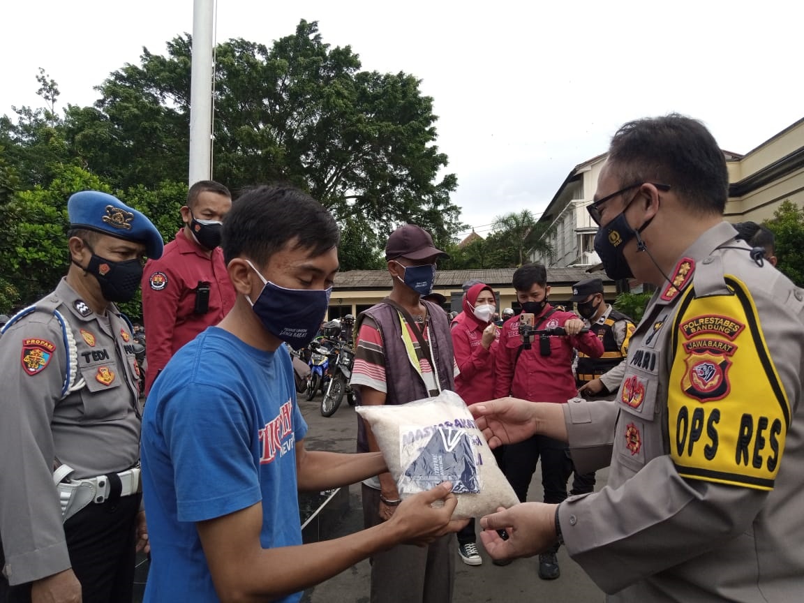 Tekan Penularan Covid-19,...