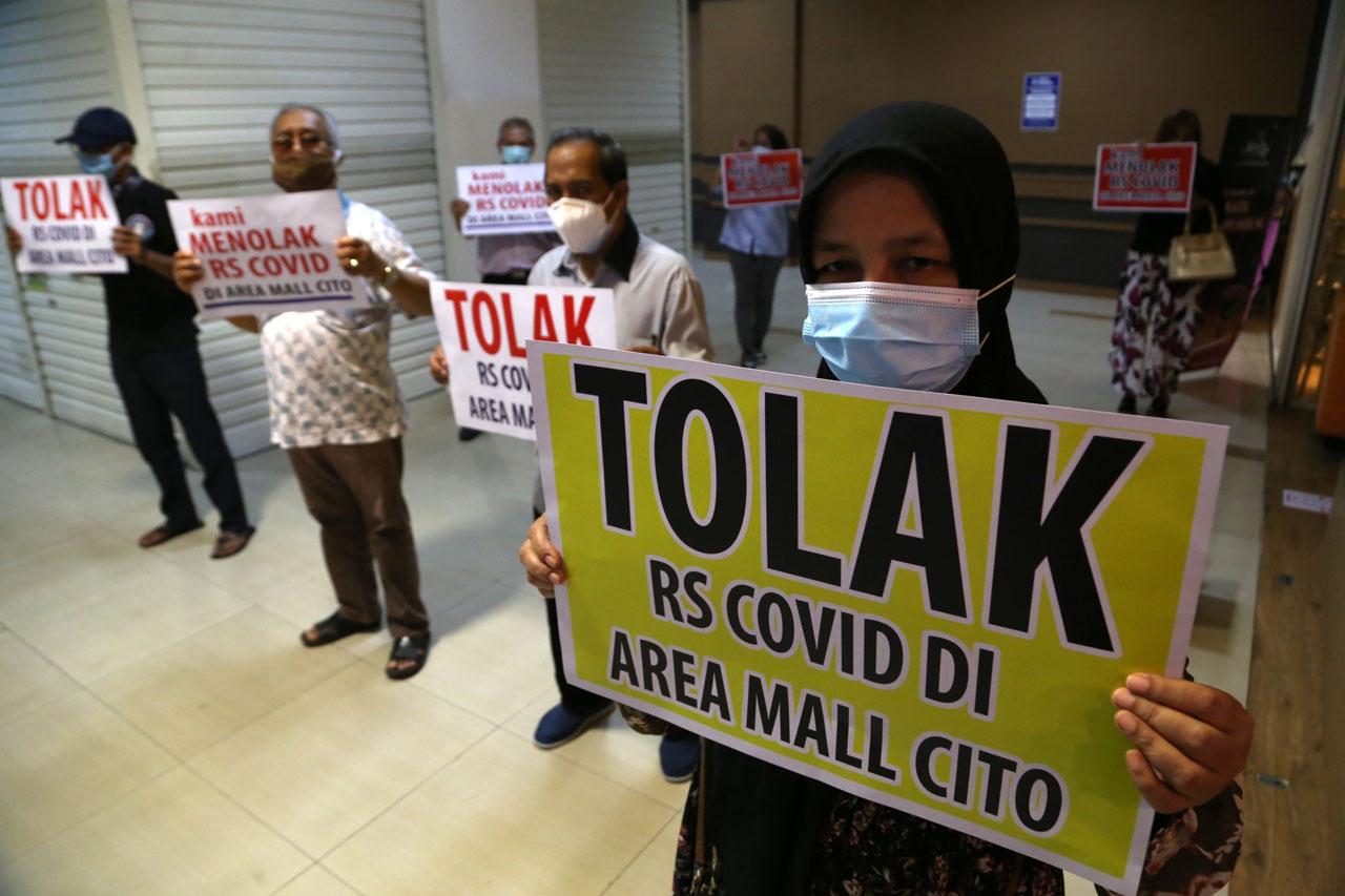 Aksi Pedagang Tolak...