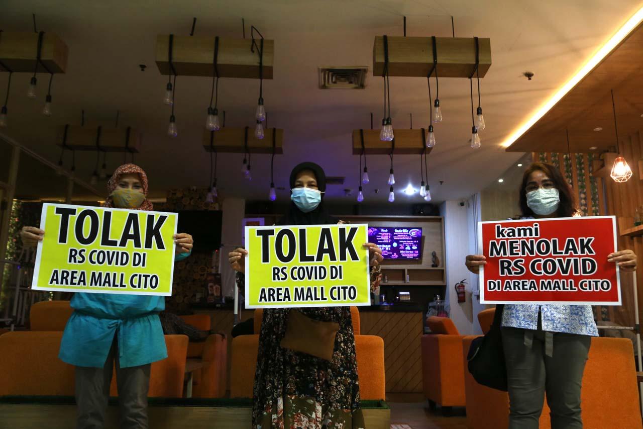 Aksi Pedagang Tolak...