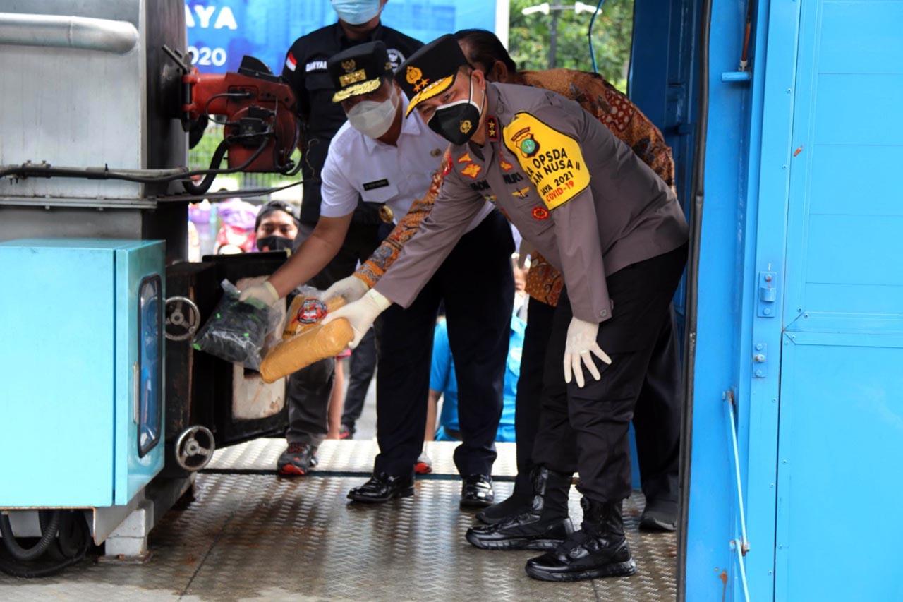 Polda Metro Jaya Musnahkan...