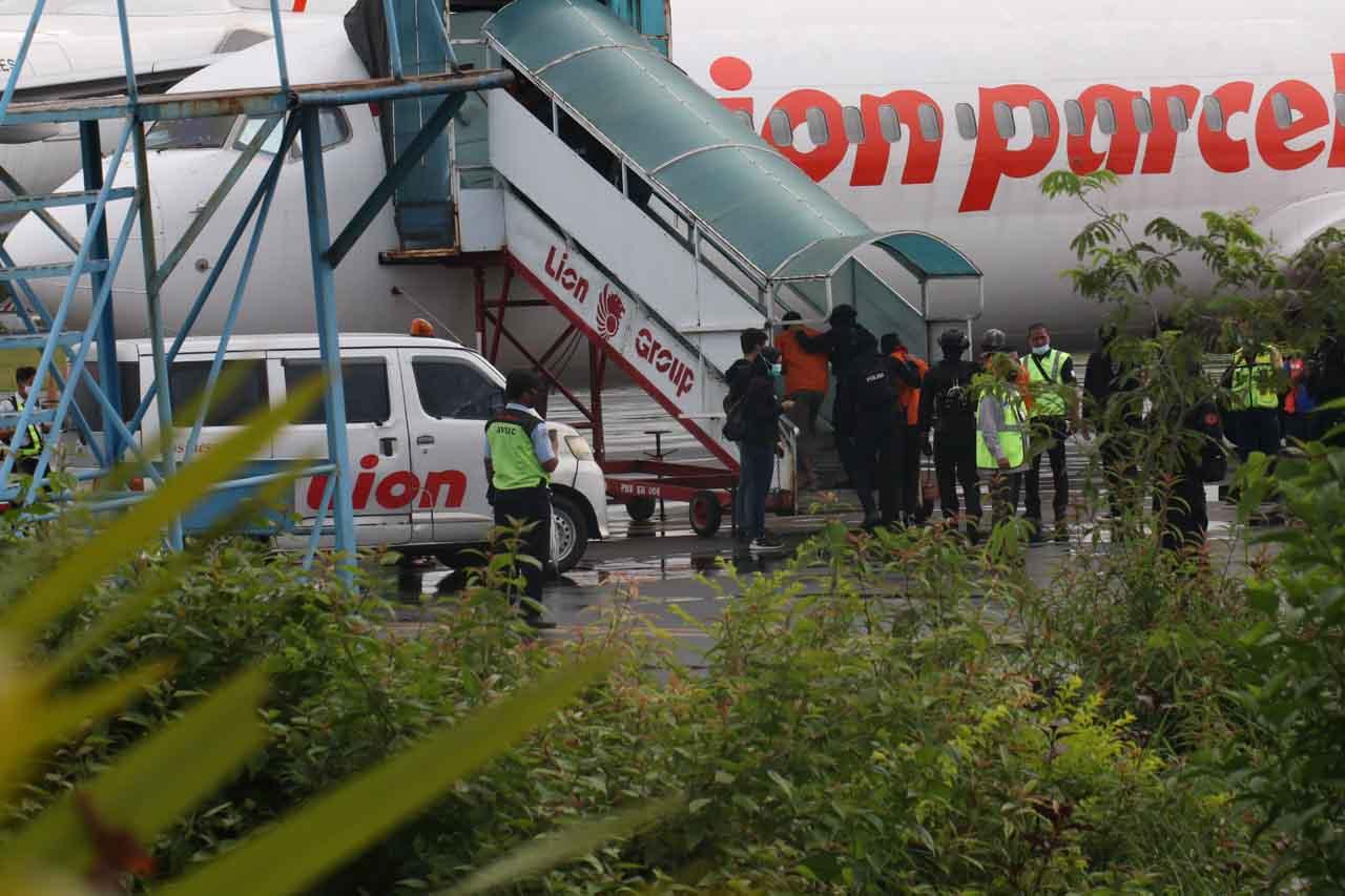 Menuju Jakarta, Pemindahan...