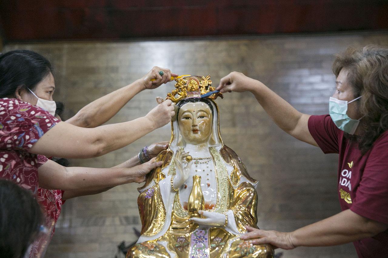 Ritual Pencucian Patung...