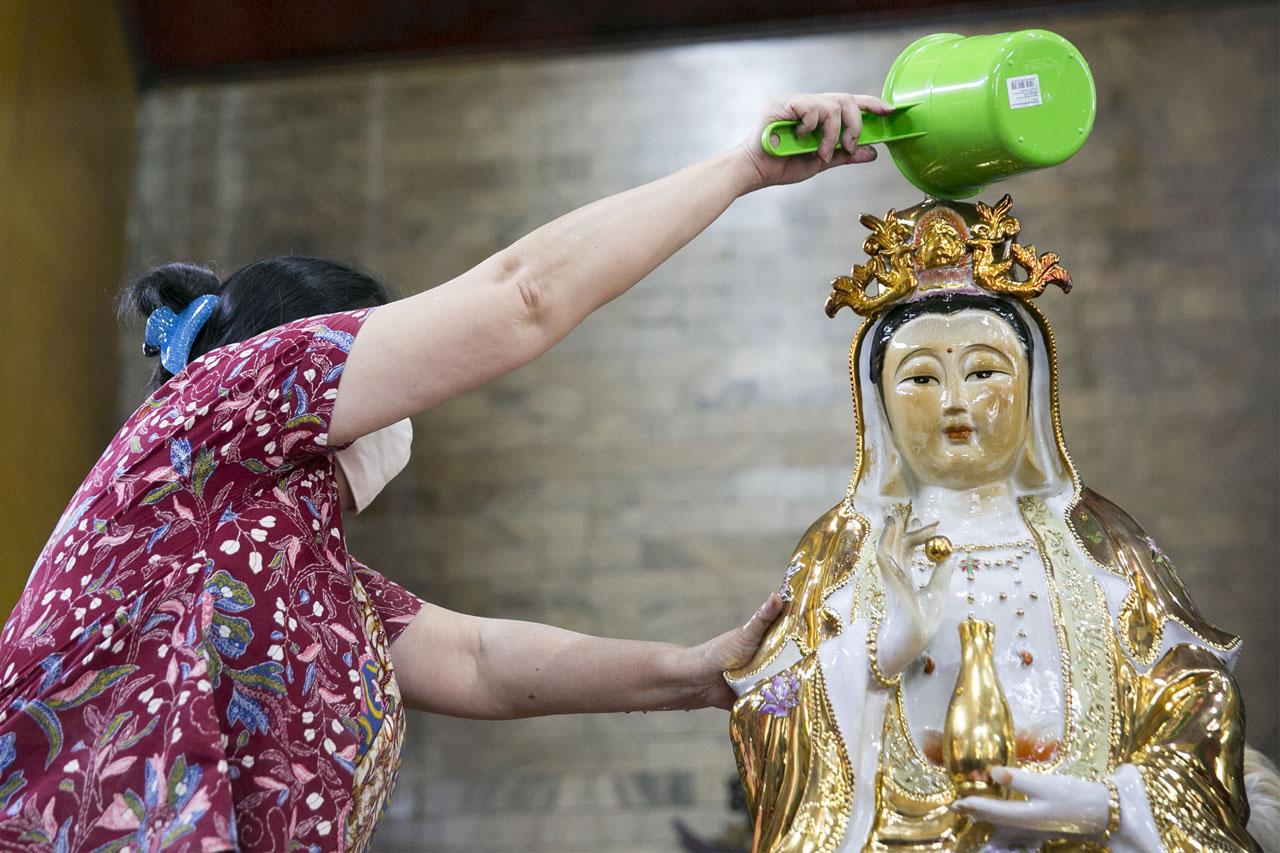 Ritual Pencucian Patung...