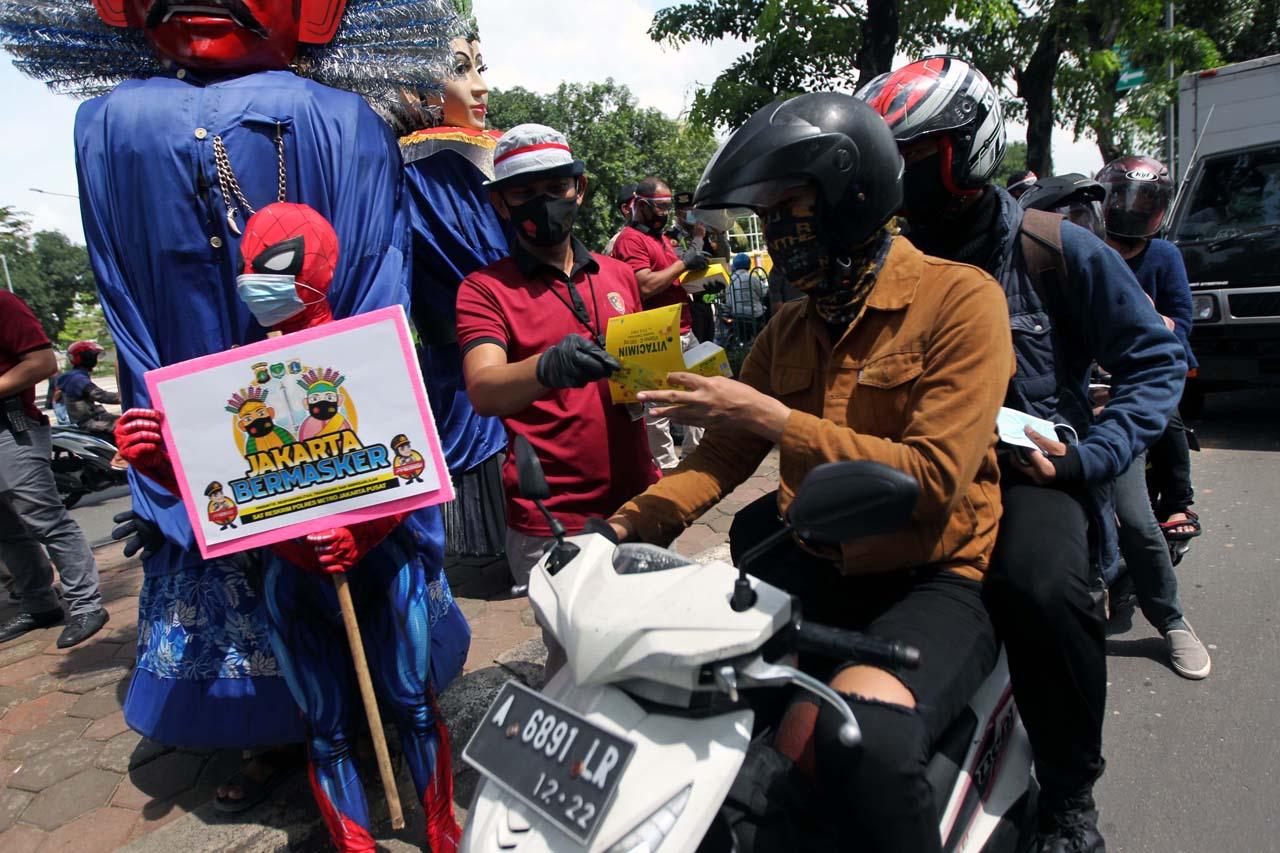 Gerakan Jakarta Bermasker,...