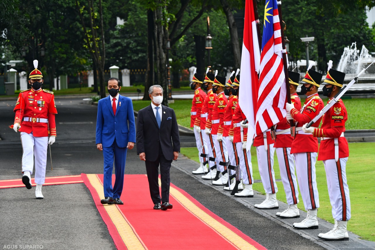 Presiden Jokowi Terima...