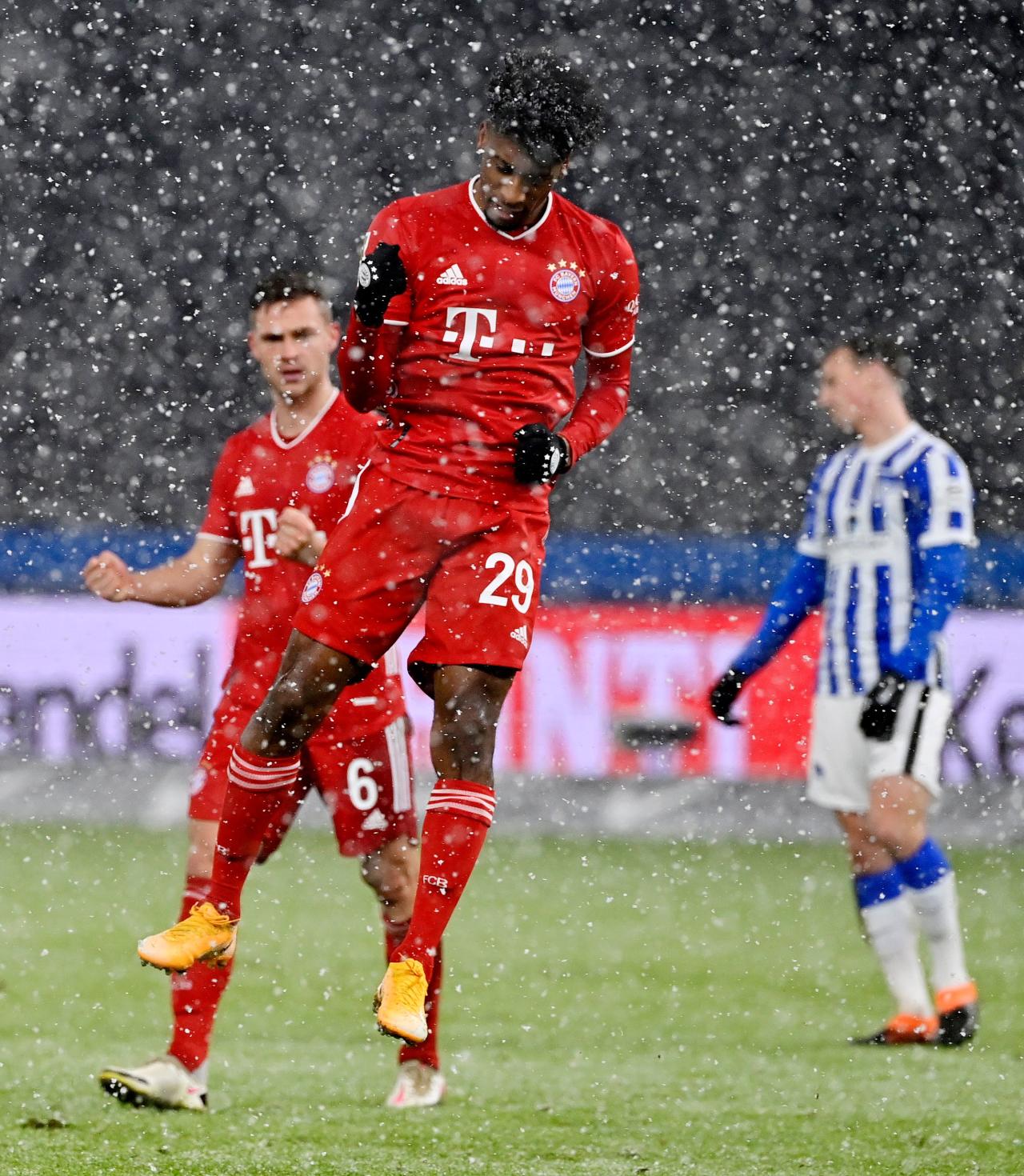 Bungkam Hertha Berlin,...