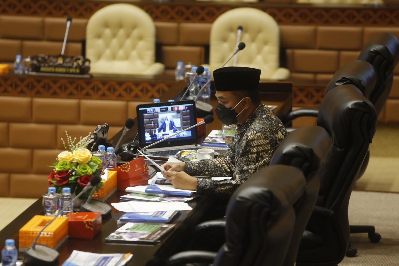 Komisi V DPR Gelar Rapat...