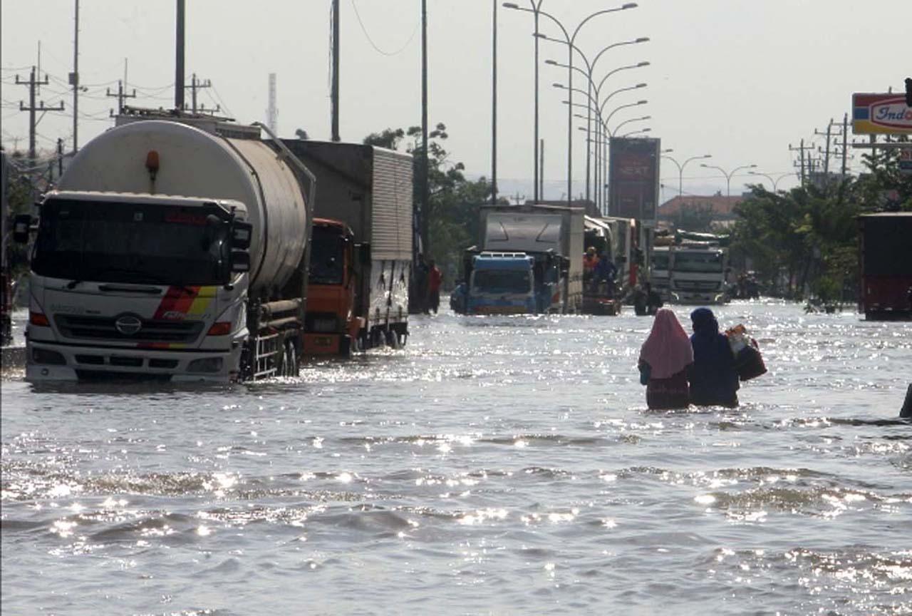 Banjir Kaligawe Masih...