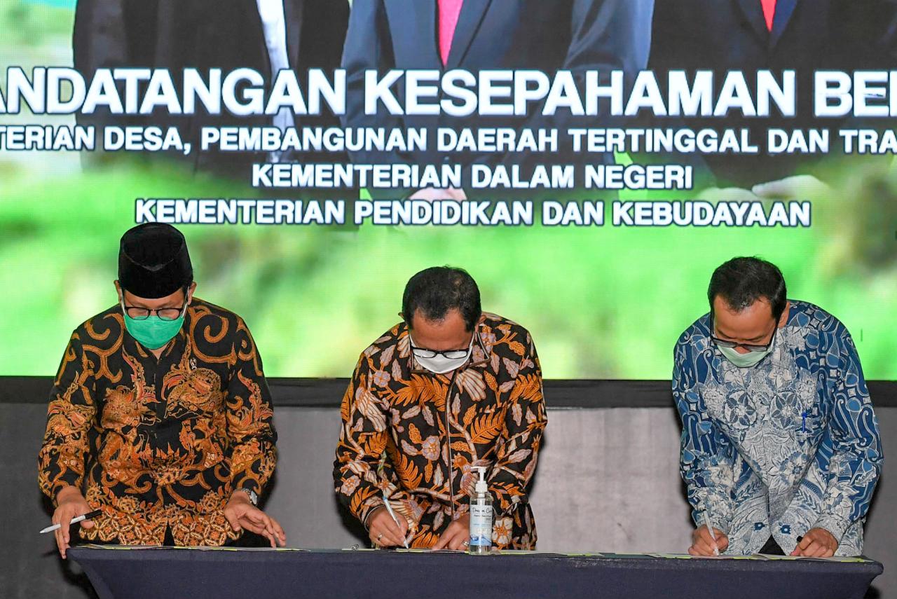 Tiga Kementerian Kerja...